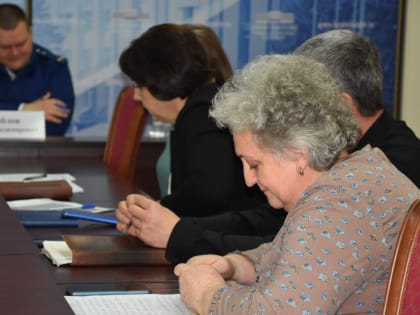 Вопрос лекарственного обеспечения и строительства жилья для сирот обсудили в администрации района 19 января