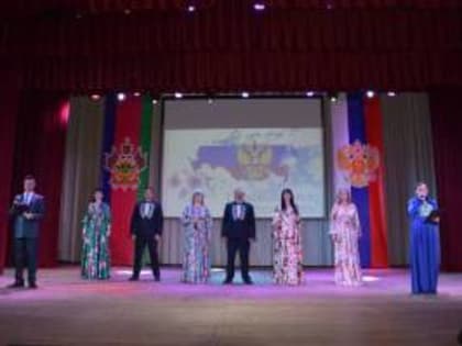 В районном Доме культуры состоялось торжественное мероприятие , посвящённое Дню местного самоуправления