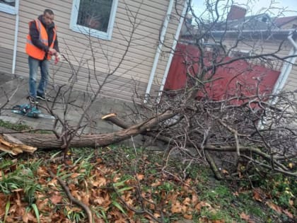В Анапе ликвидируют последствия непогоды