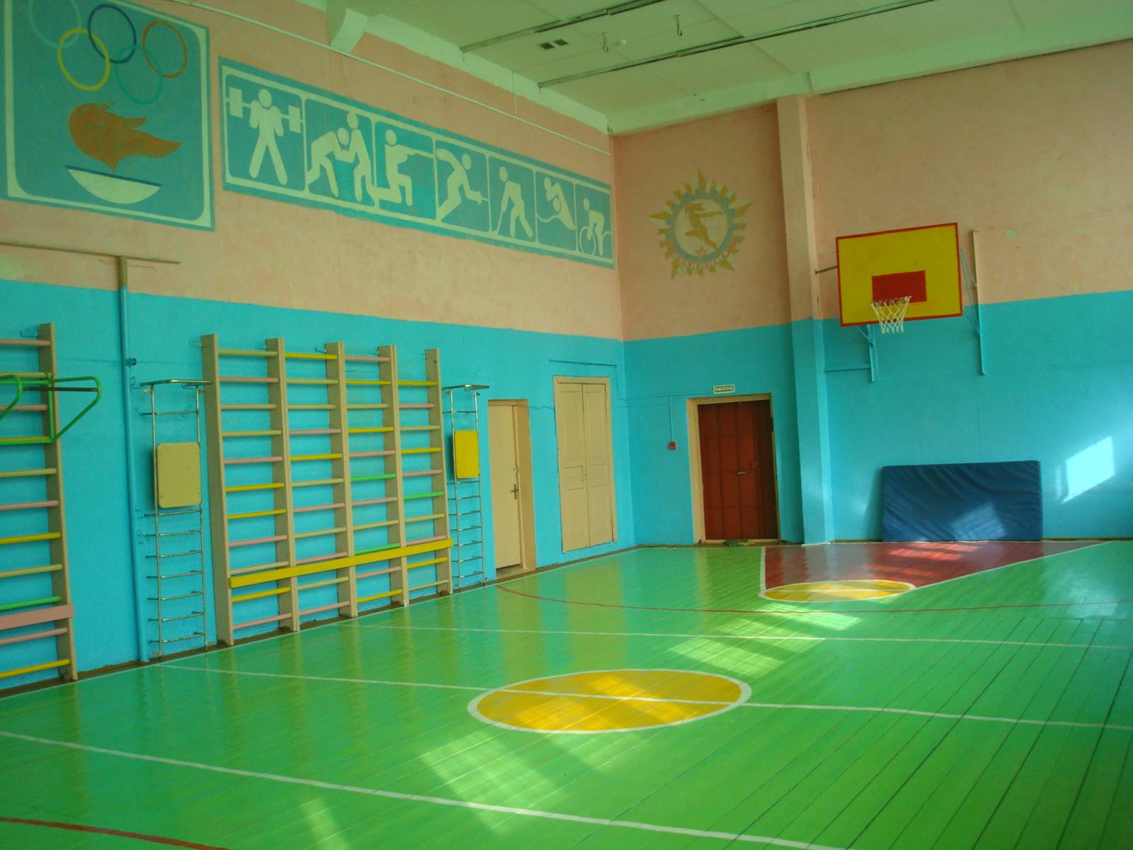 Школьный спортзал рисунок