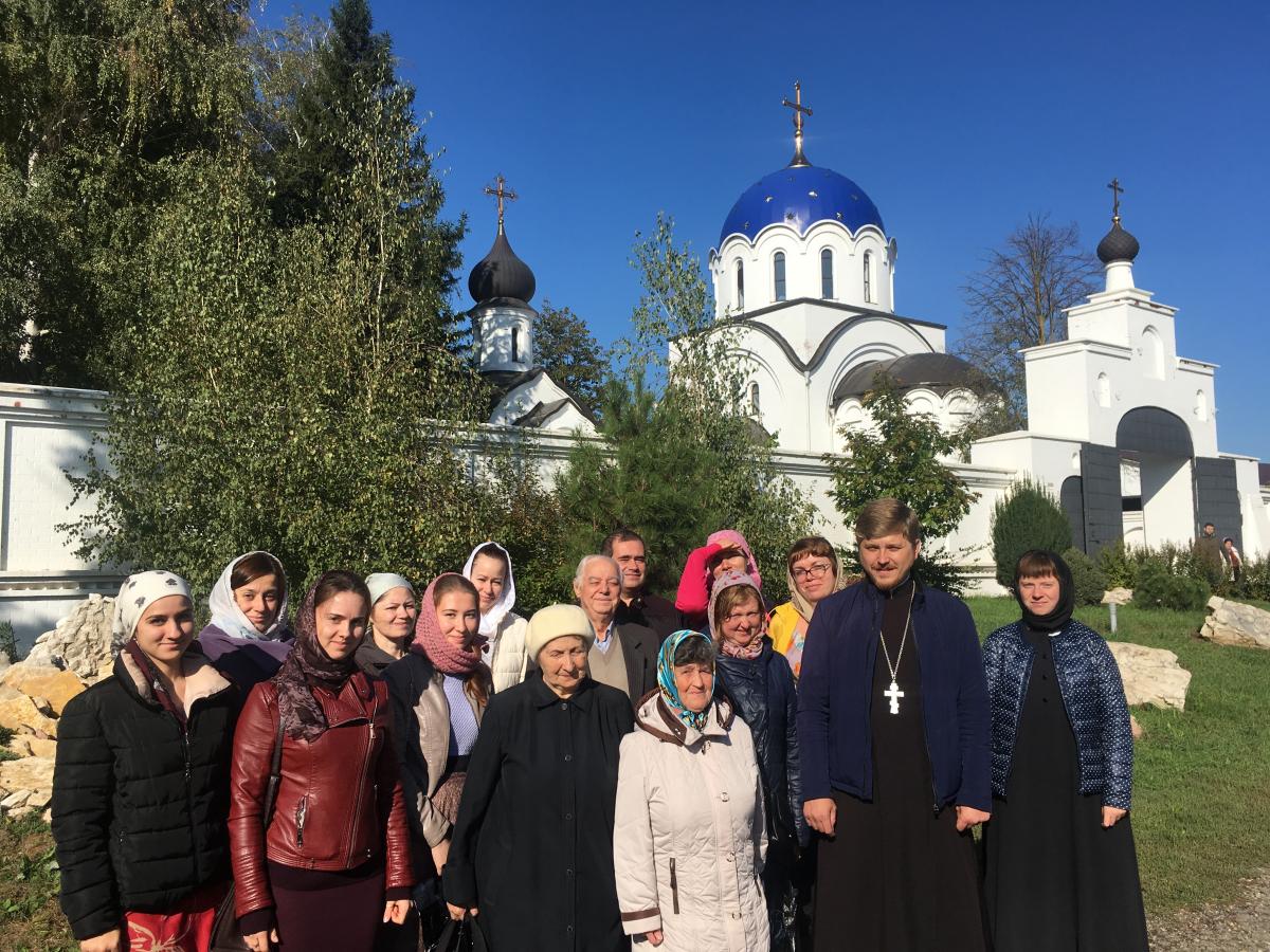 Бараши паломническая. Подворье монастыря Всецарица Пластуновская. Станица Пластуновская женский монастырь Всецарица. Подворье женского монастыря Всецарица Краснодарский край. Храм иконы Божией матери Всецарица станица Пластуновская.