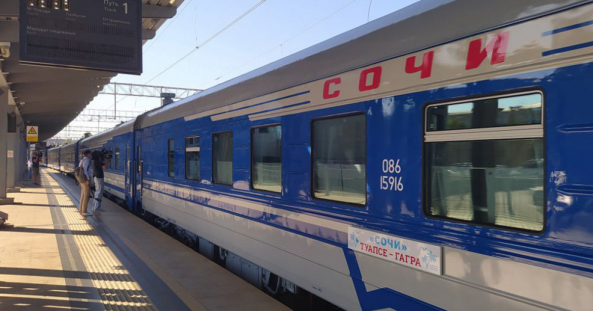 Электричка ласточка сочи. Ласточка адлер красная поляна. В сочи есть поезда. Жд вокзал сочи пути. Поезд ласточка сочи.