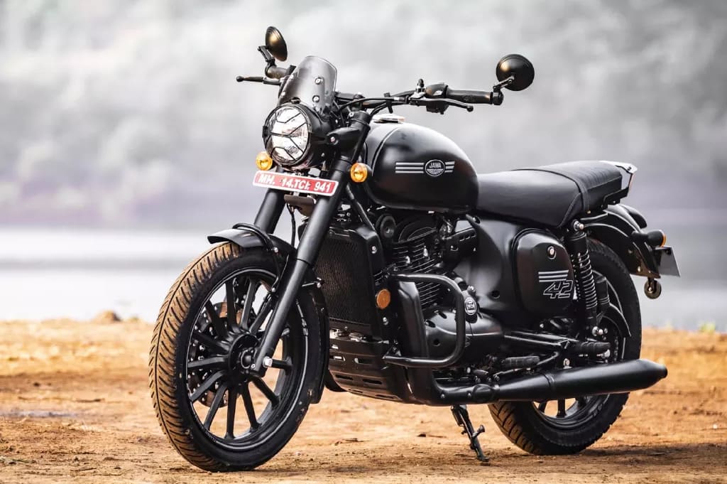 Rent Jawa 42 in Manali