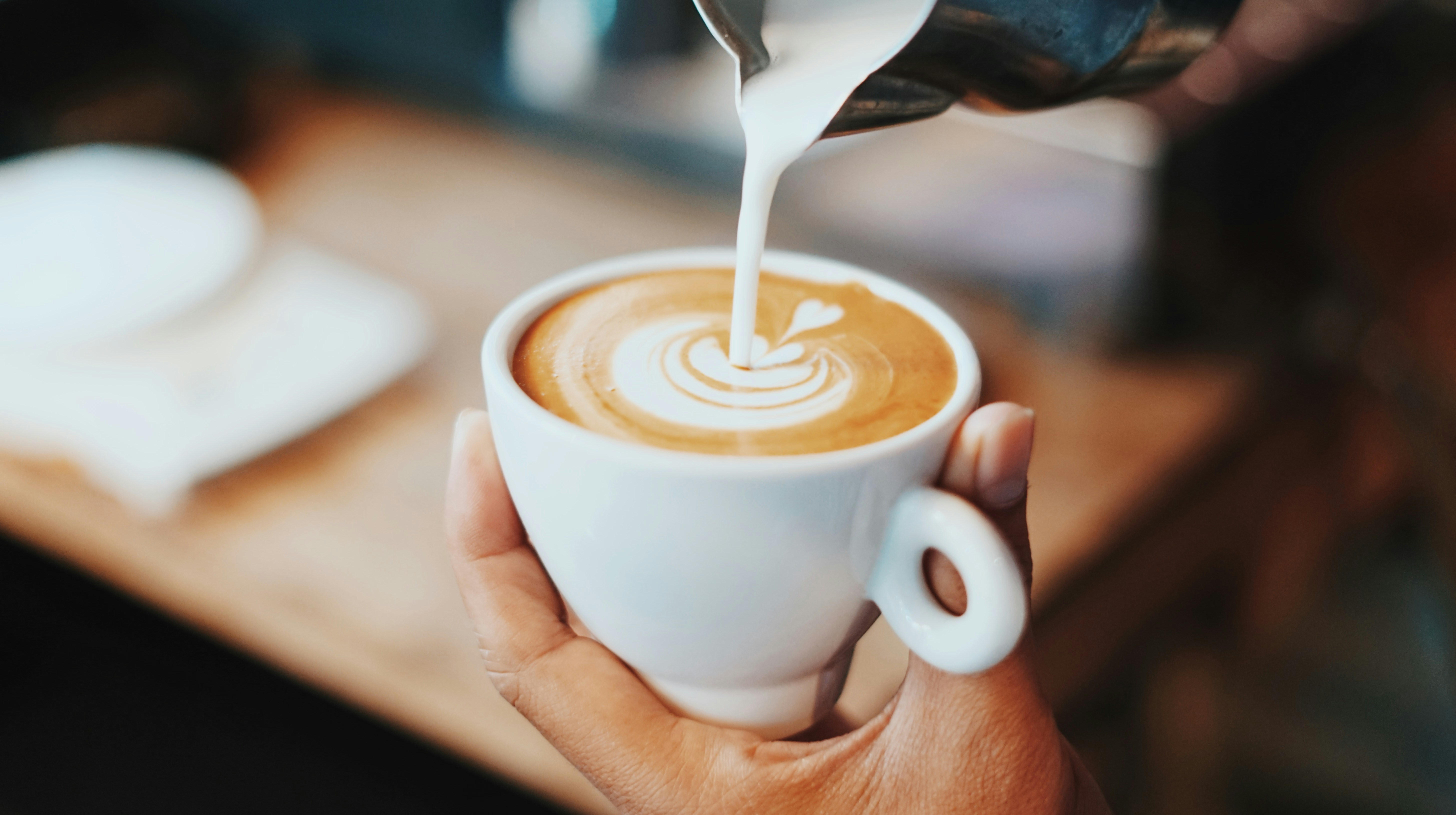 Milk in Coffee: Health Benefits, Myths & the Best Way to Drink It