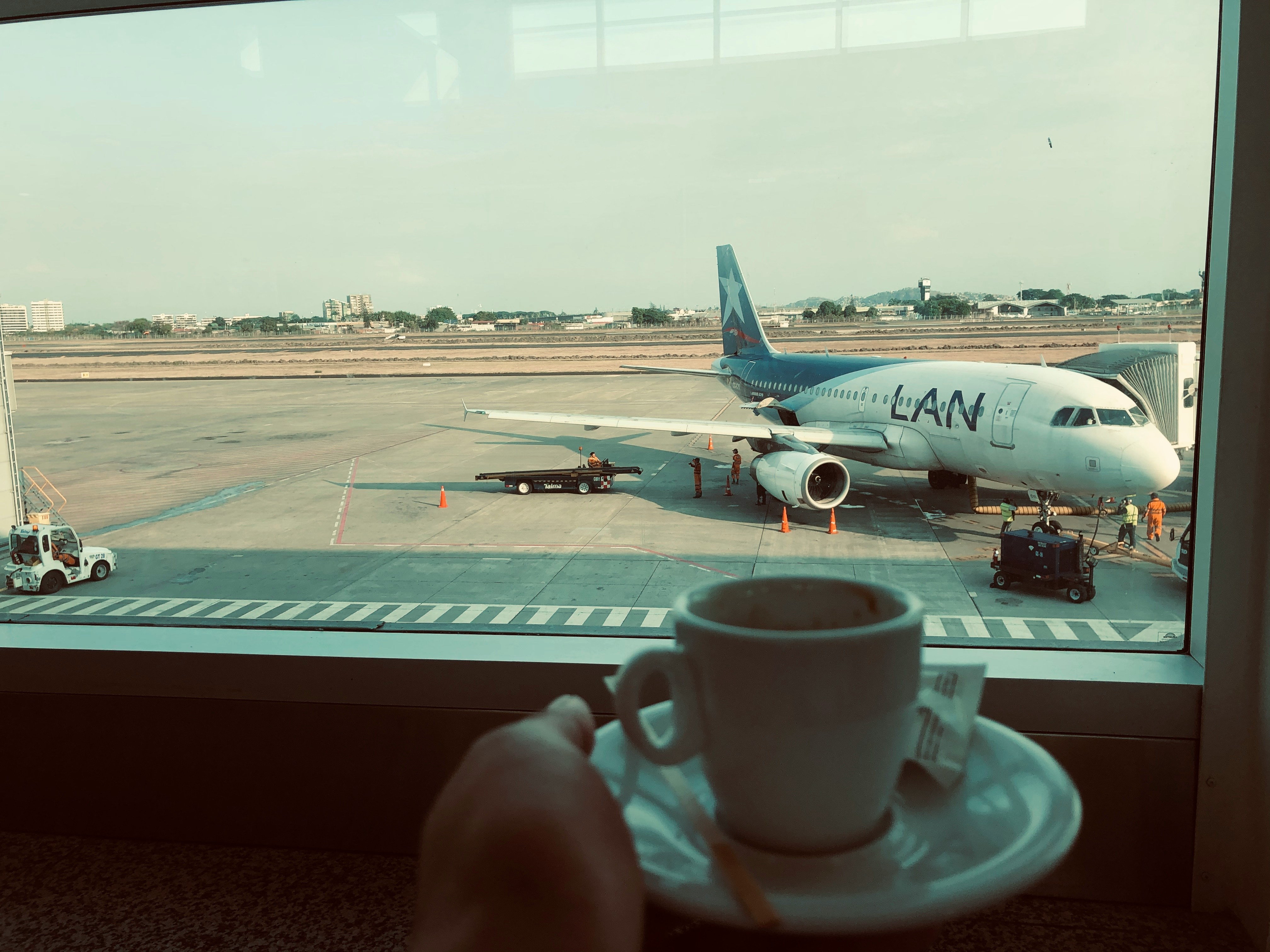 Landing in America with a Perfect Cortado: Why Airport Coffee Sometimes Hits Different