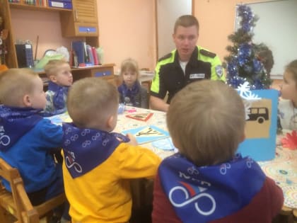 Визиты сотрудников Госавтоинспекции по Сланцевскому району в детские сады в преддверии новогодних праздников