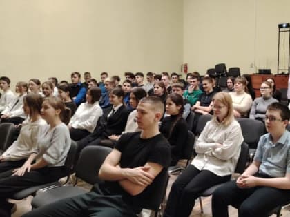 В гости к старшеклассникам Школы №1 пришли представители правоохранительных органов