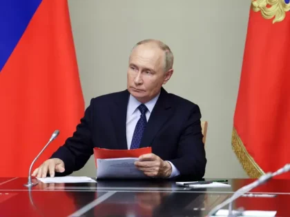 Путин поручил разработать меры по блокировке преступных звонков из других стран