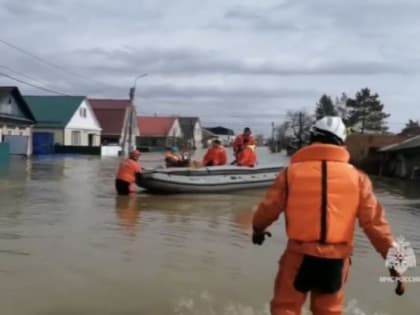 В Оренбуржье эвакуировали более 6,1 тысячи человек. Паводок не отступает