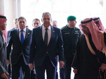 Лавров руки пожимал, Кирилл Дмитриев считал. Эмоции на переговорах по Украине в Саудовской Аравии