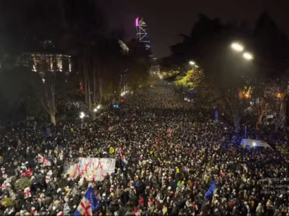 Конфликт на улицах Тбилиси продолжается