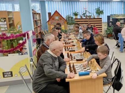4 января в Приозерской межпоселенческой районной библиотеке прошёл Рождественский турнир по шахматам 2025 года