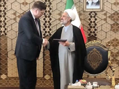 Внезапно. Путин наградил сенатора от Ленобласти Орденом за мир