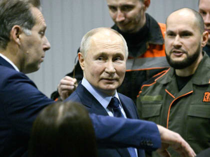 Локомотивы, школа Окуджавы, обещания музеям и техникумам. Как прошел визит президента Путина в Свердловскую область