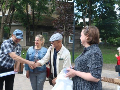 «Сегодня я плакал: хотелось сирени…»