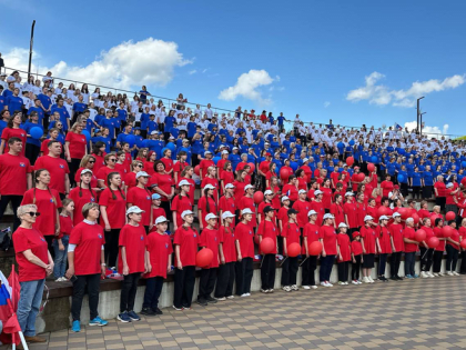 Ленинградцы поздравили страну с Днём России