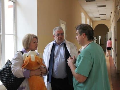 Уполномоченный по правам ребенка в Ленинградской области навестила пятилетнего пациента из Бокситогорского района.