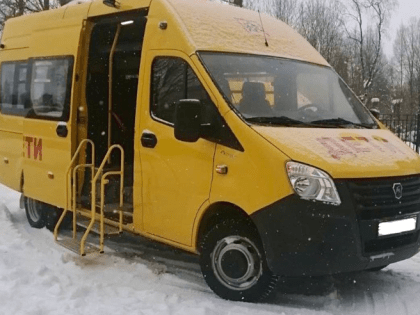 Школы Ленобласти получили новые автобусы