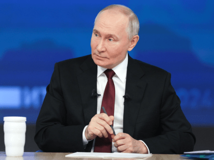 Прямая линия Президента: Ленобласть принимает в работу обращения жителей