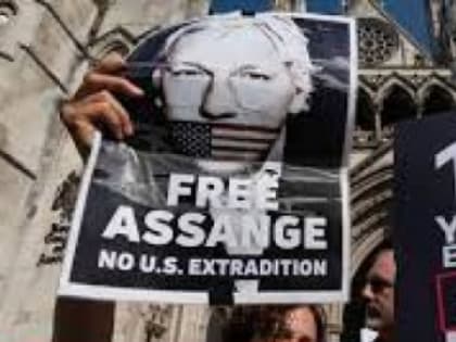 Джулиан Ассанж вышел на свободу
