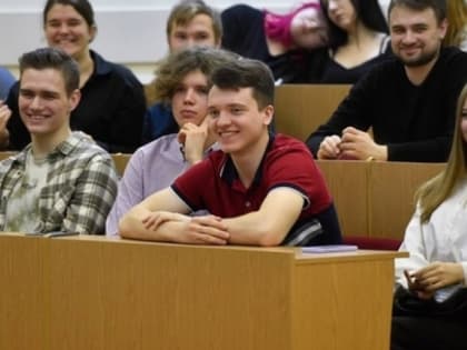 По распоряжению Александра Дрозденко талантливые студенты с инвалидностью будут получать ежемесячную стипендию