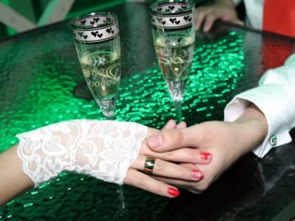 Следом за Петербургом в Ленобласти появится «Сертификат молодоженов»