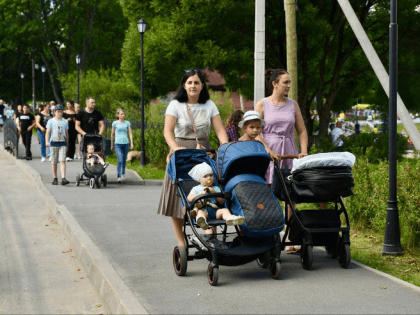 Ленобласть вводит дополнительный материнский капитал