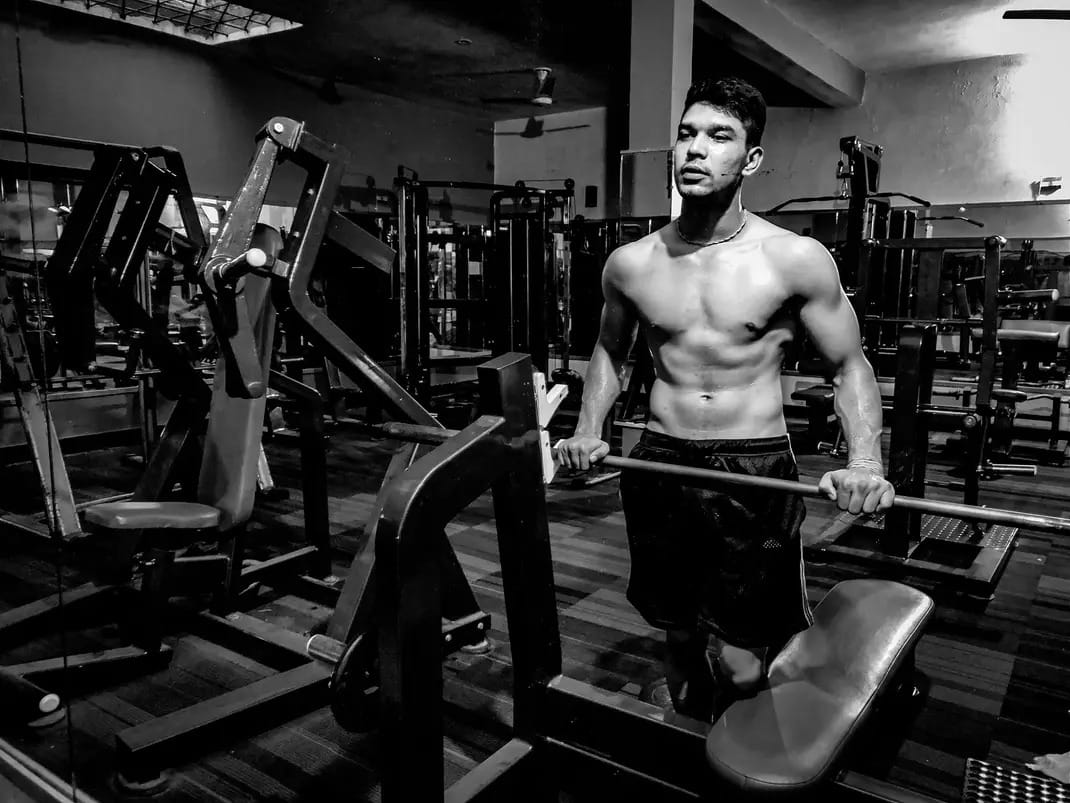 This picture is from 2021, back when I used to bench press 135 pounds. I had the best physique of my life; not only powerful, but functional too