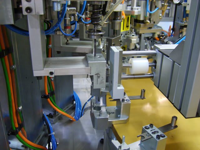 M.T. ZANETTI Semiautomatic Linear Machine for Assembling Gas Valve - Assembling Machines - 3