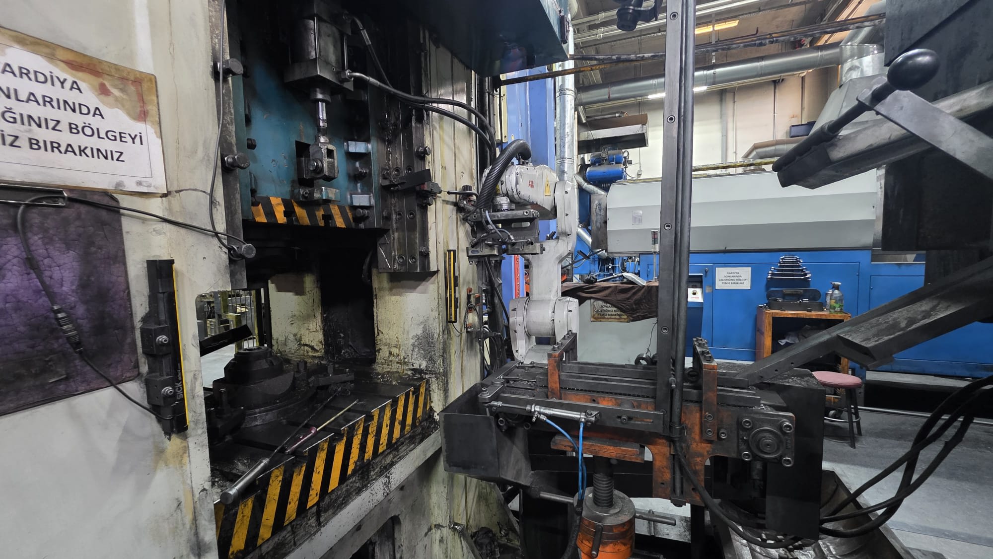 Akbaşlar 200 ton Robotized Eccentric Press with Furnace - Brass Hot Forging Press - 2