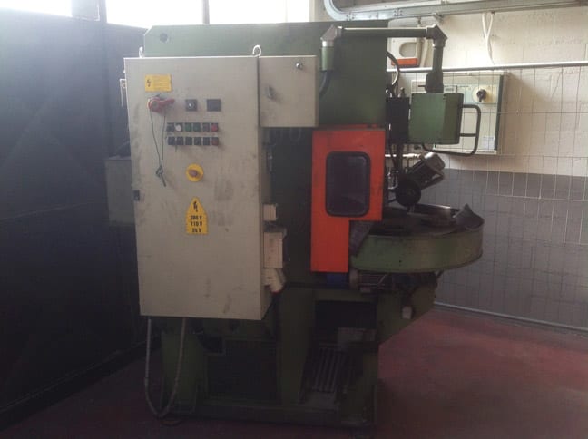 HYDROMEC Dövme Parçaların Çapaklarının Temizlenmesi için Döner Tablalı 20 ton Çapak Kesme Presi - Çapak Kesme Presleri - 2