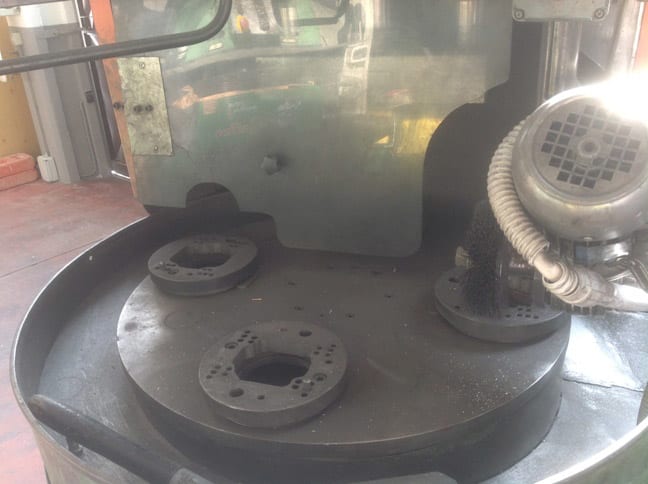 HYDROMEC Dövme Parçaların Çapaklarının Temizlenmesi için Döner Tablalı 20 ton Çapak Kesme Presi - Çapak Kesme Presleri - 3