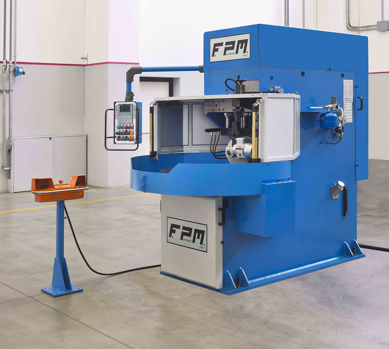 FPM 40 ton Döner Tablalı Hidrolik Çapak Kesme Presi FPM 40 ton Döner Tablalı Hidrolik Çapak Kesme Presi