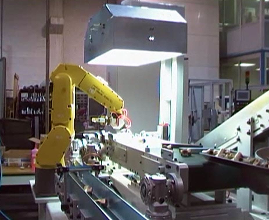 M.T. ZANETTI - FANUC - 6 Axis Loading and Unloading Robot for Transfer Machines - Robotized Automation Applications - 2