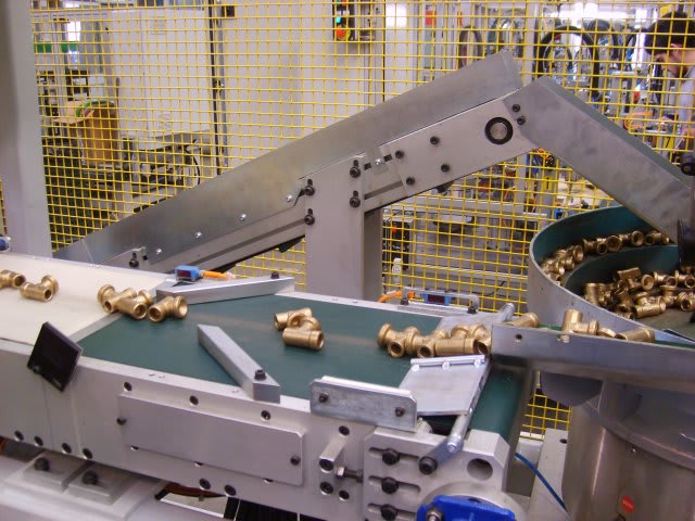 M.T. ZANETTI - FANUC - 6 Axis Loading and Unloading Robot for Transfer Machines - Robotized Automation Applications - 7