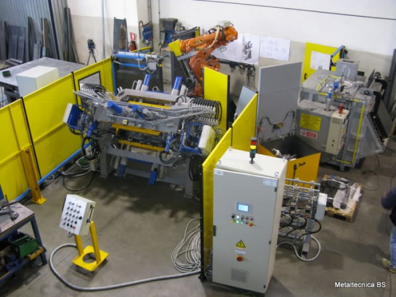 Metaltecnica Robotized Casting Cells for Aluminum - Diecasting Machines