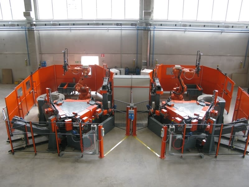 Metaltecnica Robotized Casting Cells for Brass / Bronze - Diecasting Machines