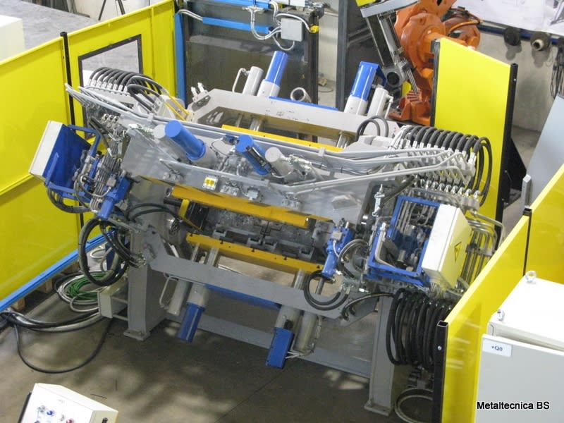 Metaltecnica Manual or Robotized Aluminum Casting Machines - Diecasting Machines - 11