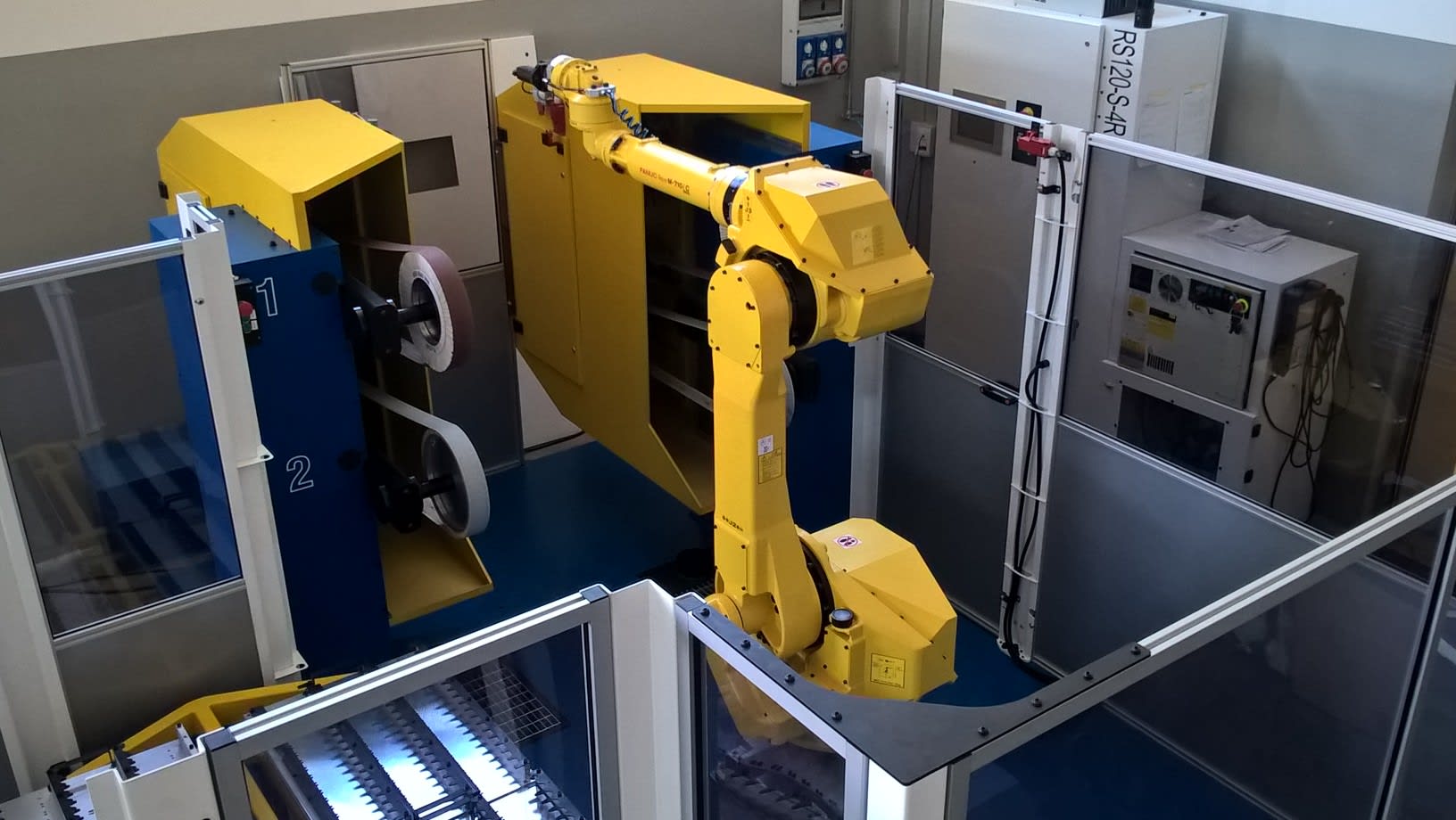 Robot Service Grinding and satin finishing for brass, aluminium and zamak parts - Grinding and Deburring Machines