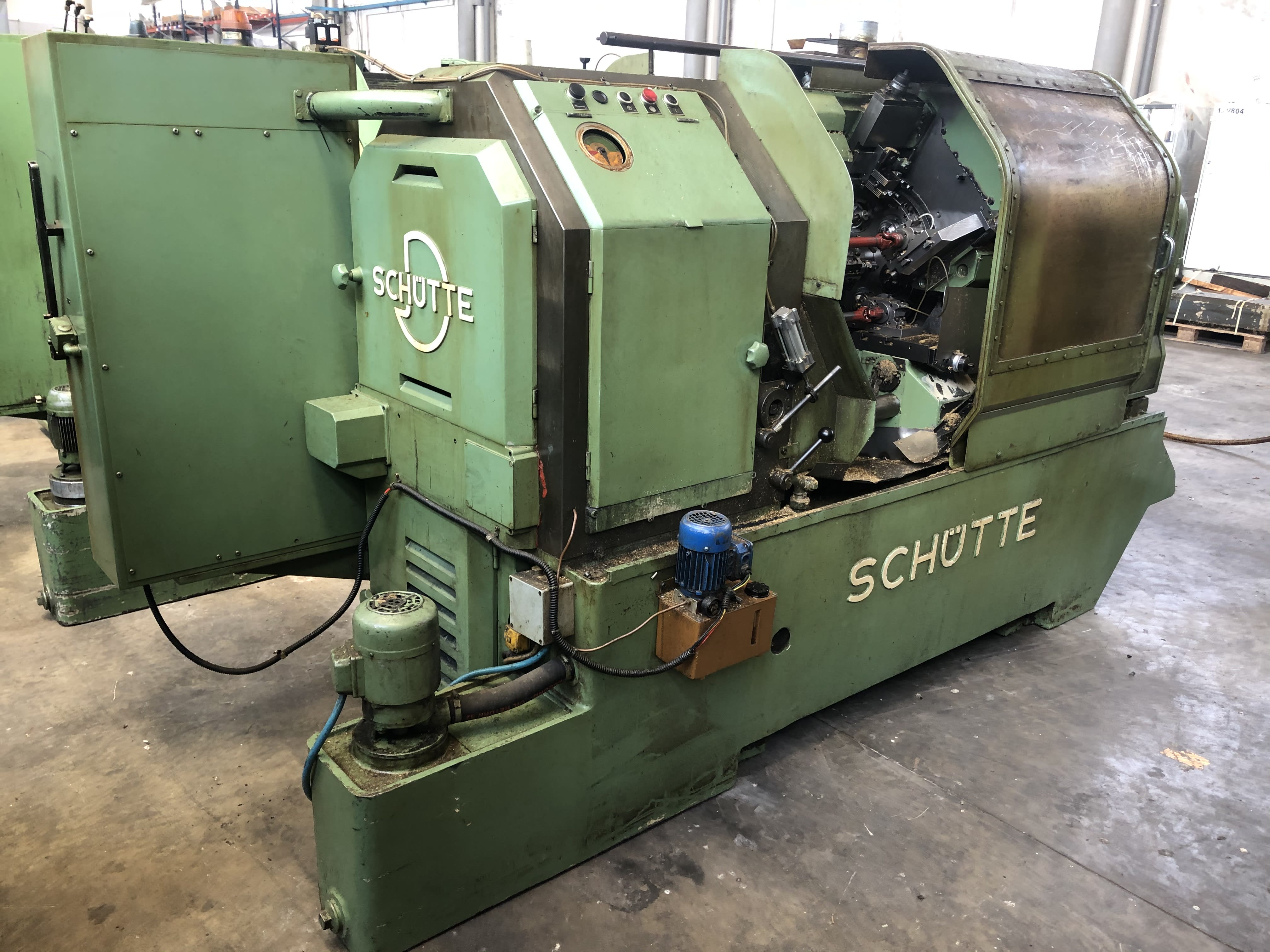 Schütte SE 25 with Automatic Bar Loader - Multispindle Turning Machines