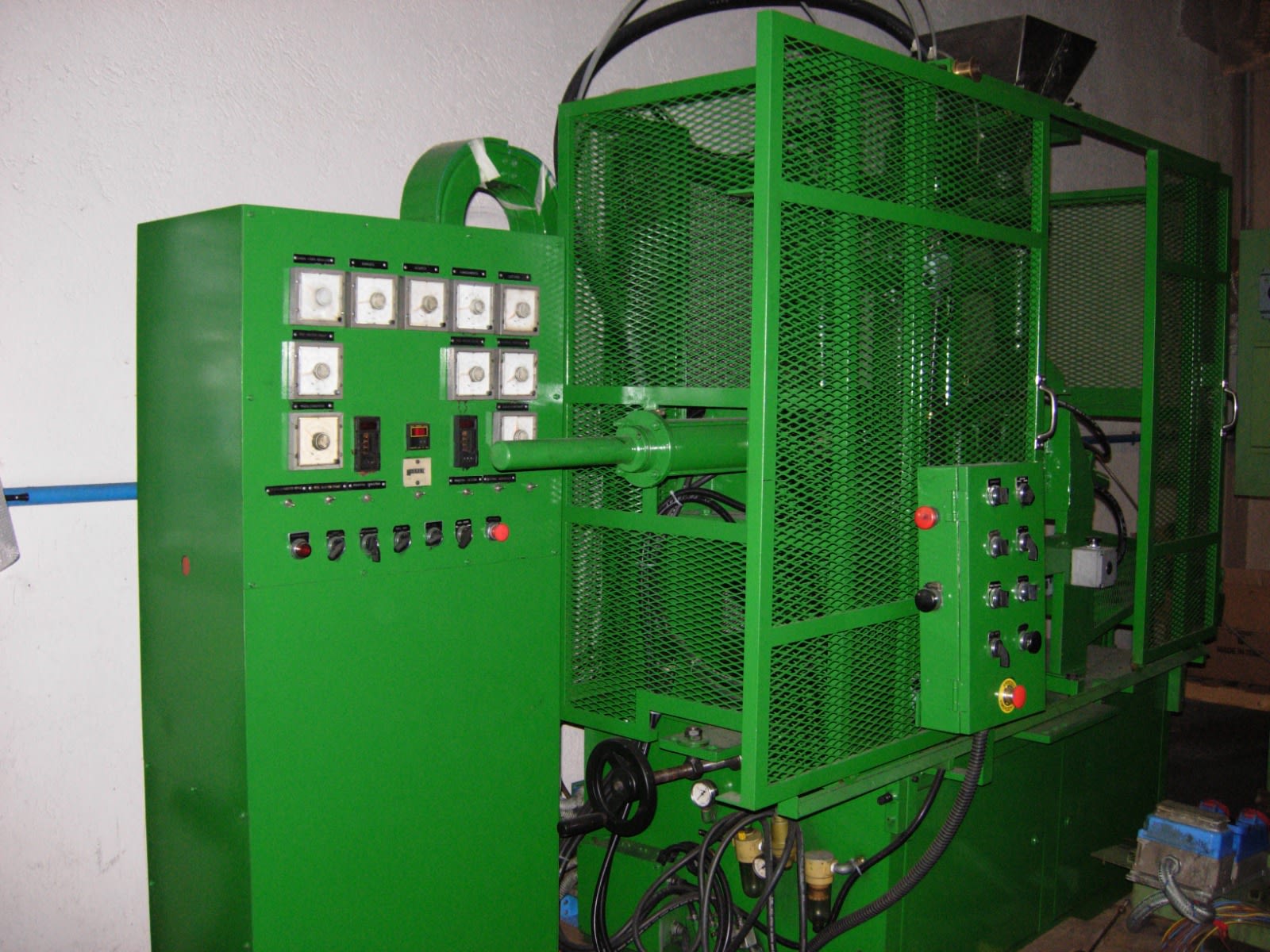 Bianchi 2.5 L Pneumatic Core Blowing Machine - Diecasting Machines