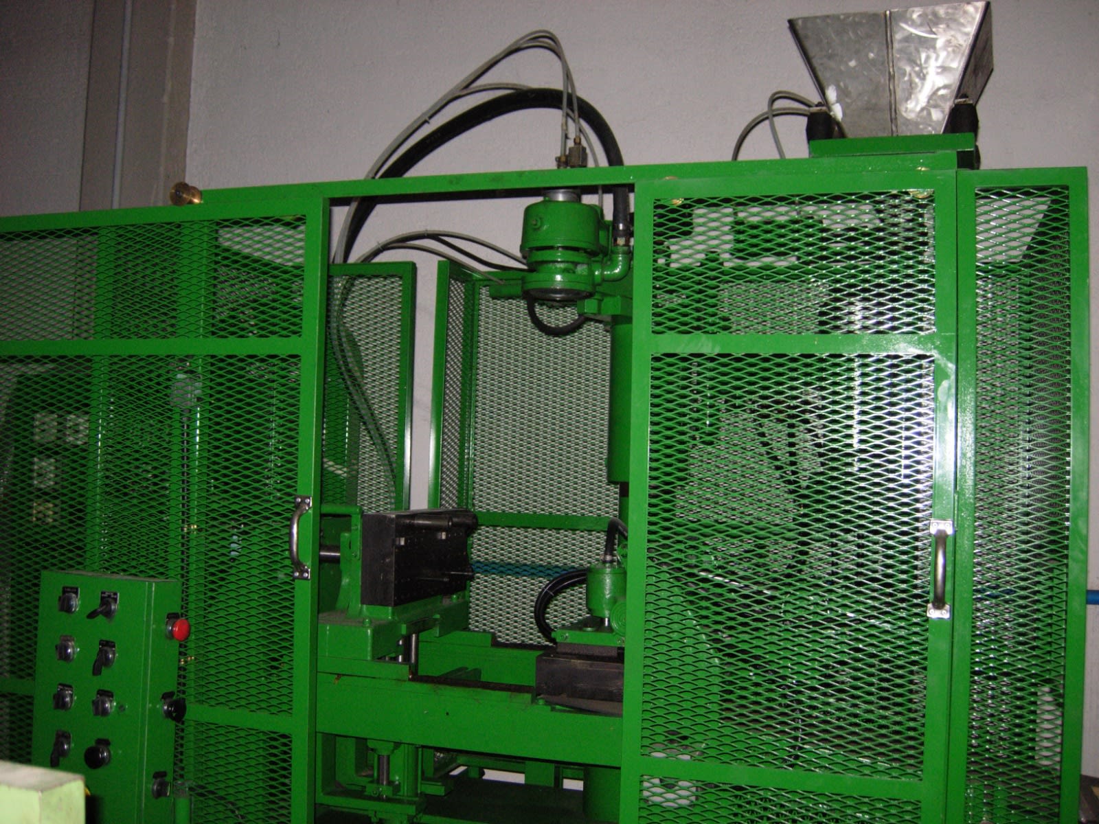 Bianchi 2.5 L Pneumatic Core Blowing Machine - Diecasting Machines - 2