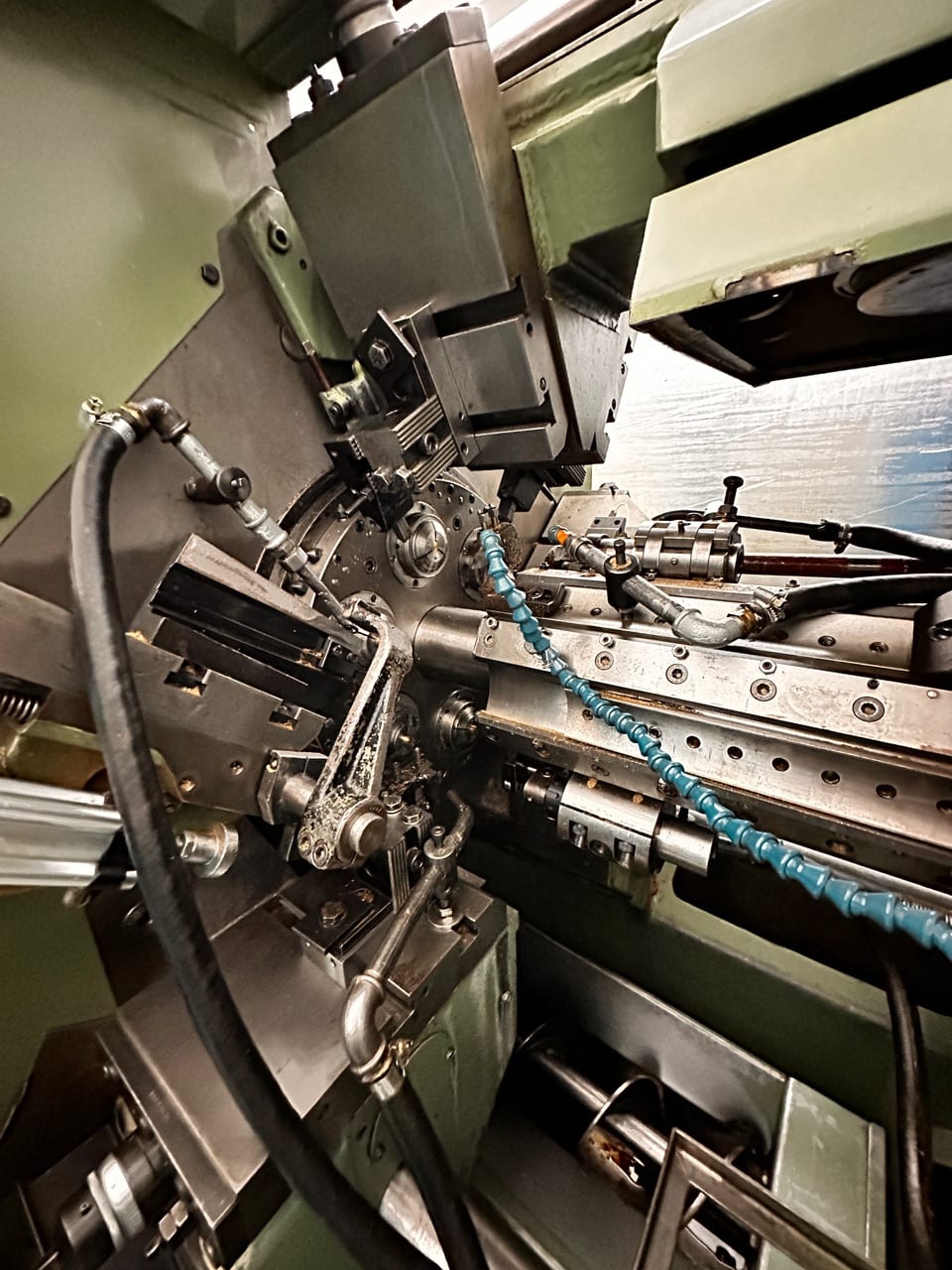 Schütte SE25 Six Spindle Lathe with Automatic Bar Feeder Giovanni Cucchi - Multispindle Turning Machines - 2