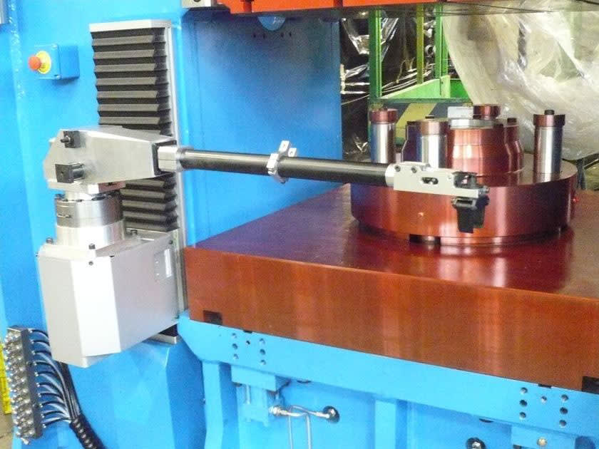 FPM Loading arm for hot forging press and friction screw press - FPM E-ARM 6000/5000/4500/4000/3200/2800 - Press Automation Applications - 4