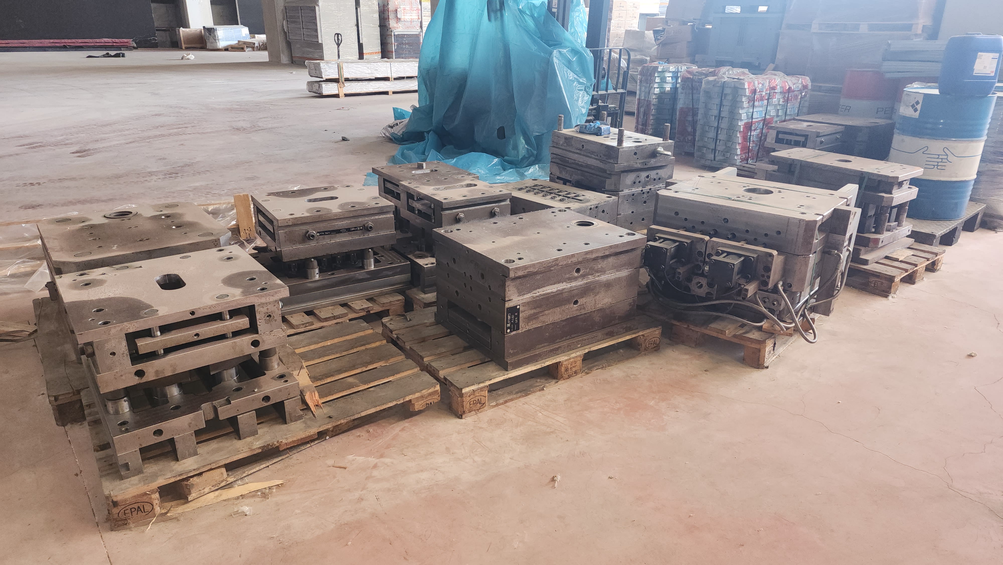 OMS 2 Robotized Die Casting Islands, 500 and 750 ton Die Casting Presses, Melting Furnaces and Trimmin Presses - Die Casting Press - 23