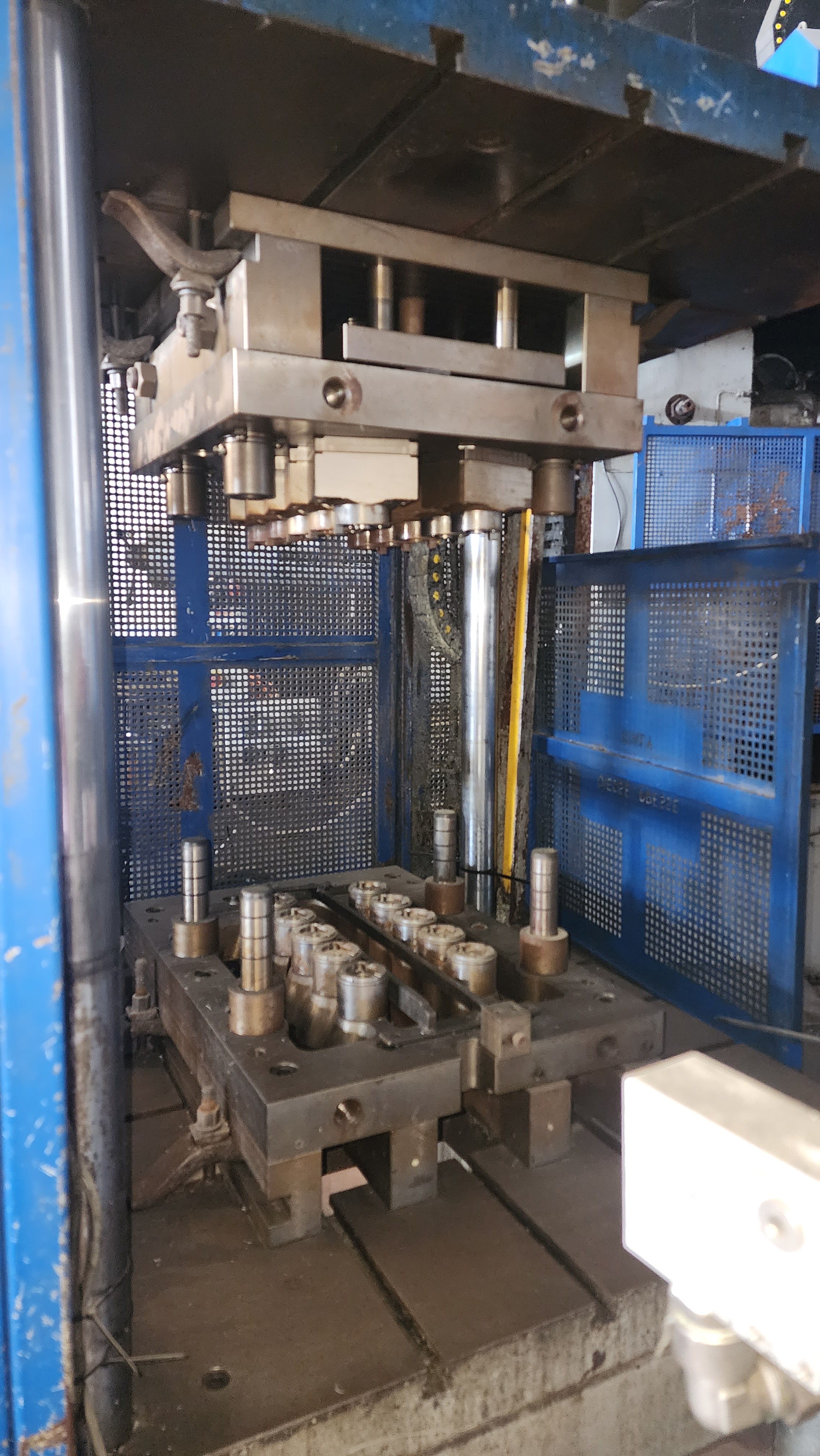 OMS 2 Robotized Die Casting Islands, 500 and 750 ton Die Casting Presses, Melting Furnaces and Trimmin Presses - Die Casting Press - 10