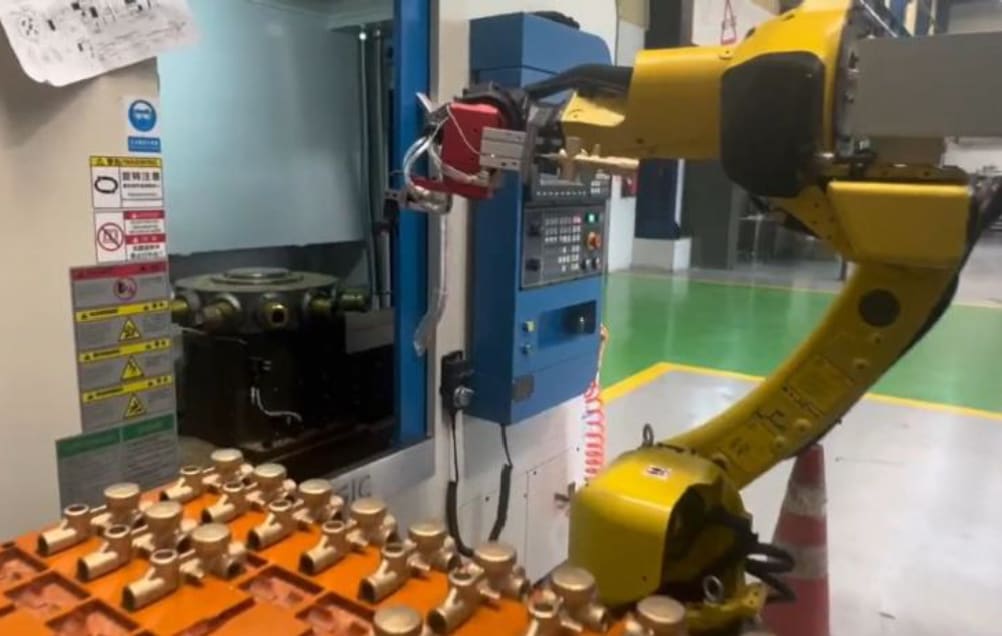 IMR TX-M12 CNC 12-SPINDLES DRILLING & TAPPING MACHINE for FAUCETS - Machining Centers - 8