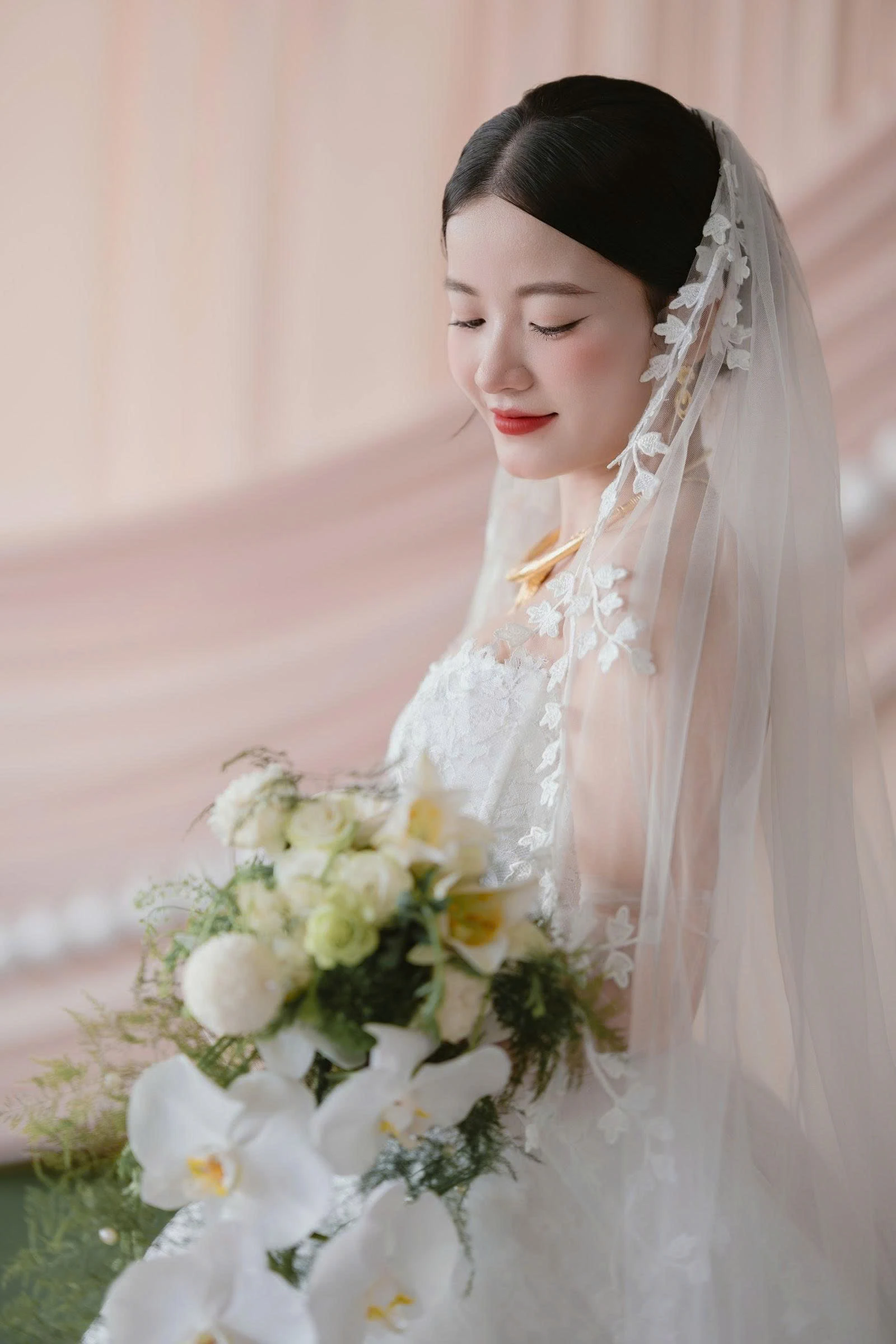 Layout makeup cô dâu trong trẻo tự nhiên tại Harmony Wedding