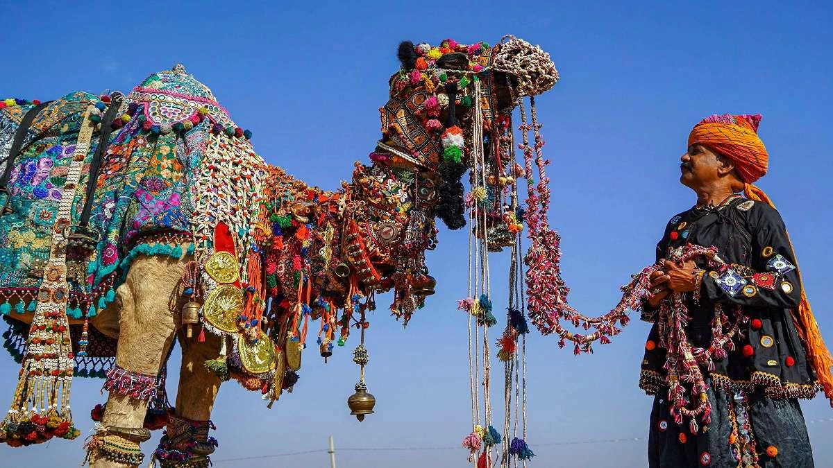 ज़िंदगी के रंगों को अगर महसूस करना चाहते हैं तो चले आइए पुष्कर मेला