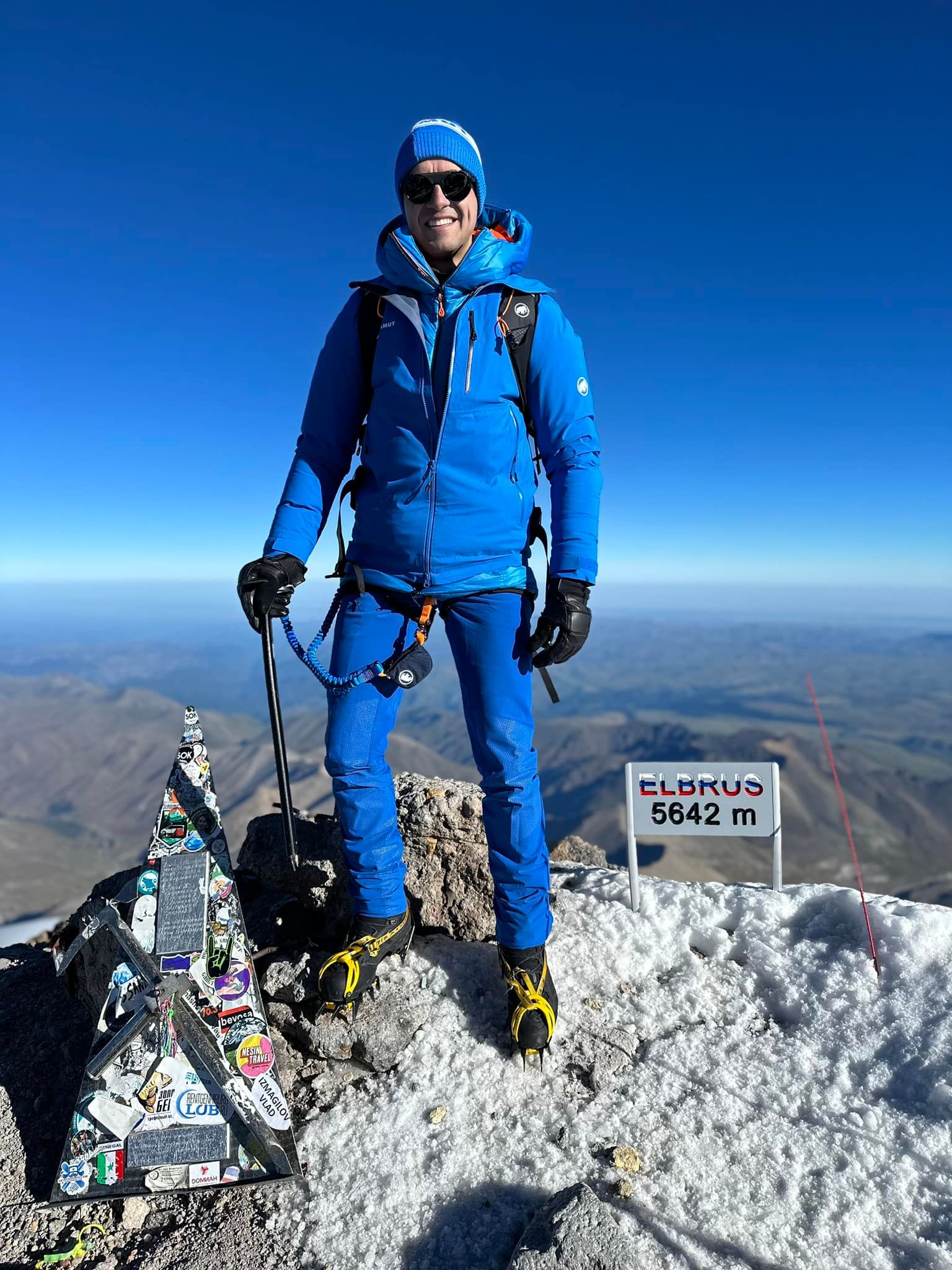 Elbrus - Georgi Kolevichin.jpg
